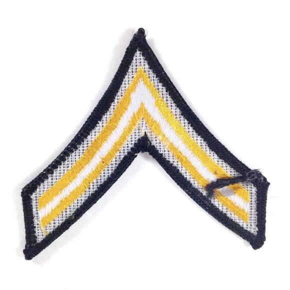 4 US Army Rank Patches Private Enlisted E-2 Chevron Military Badge Black Gold - Picture 3 of 3